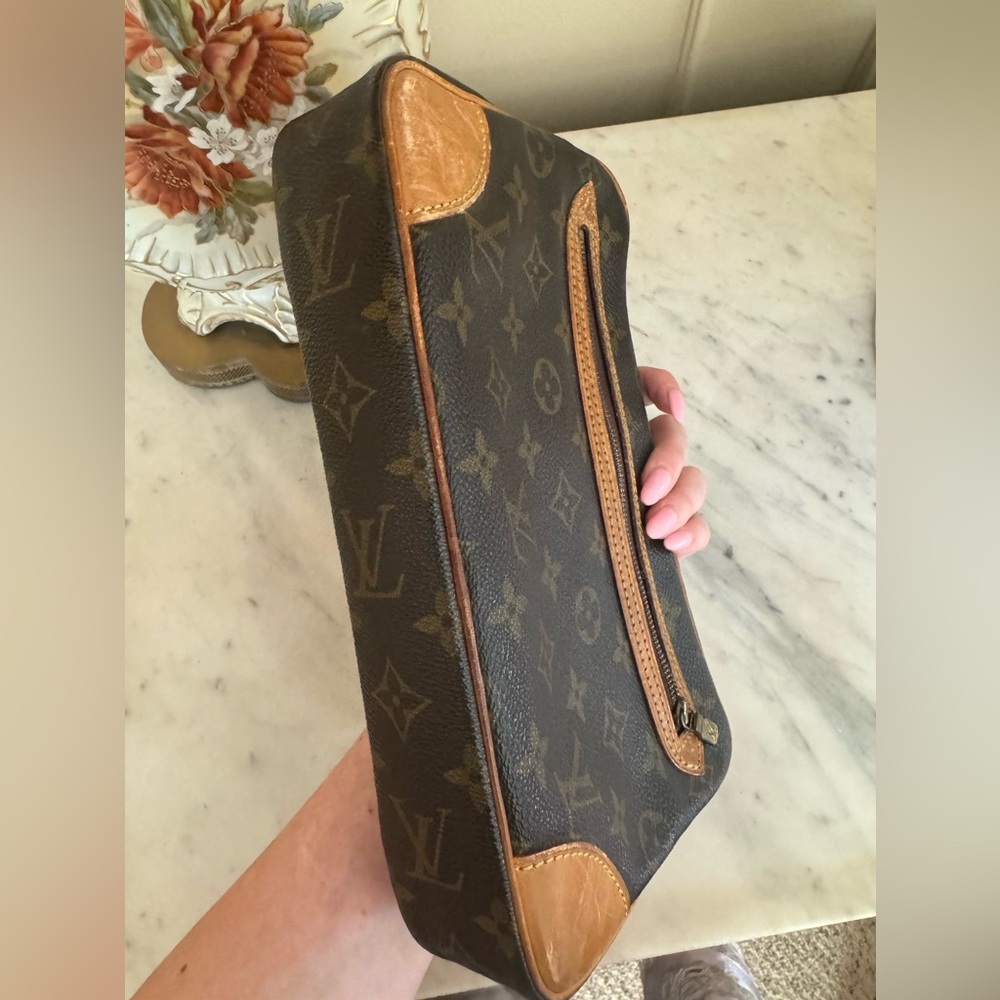 Louis Vuitton Wristlet - Picture 10 of 11